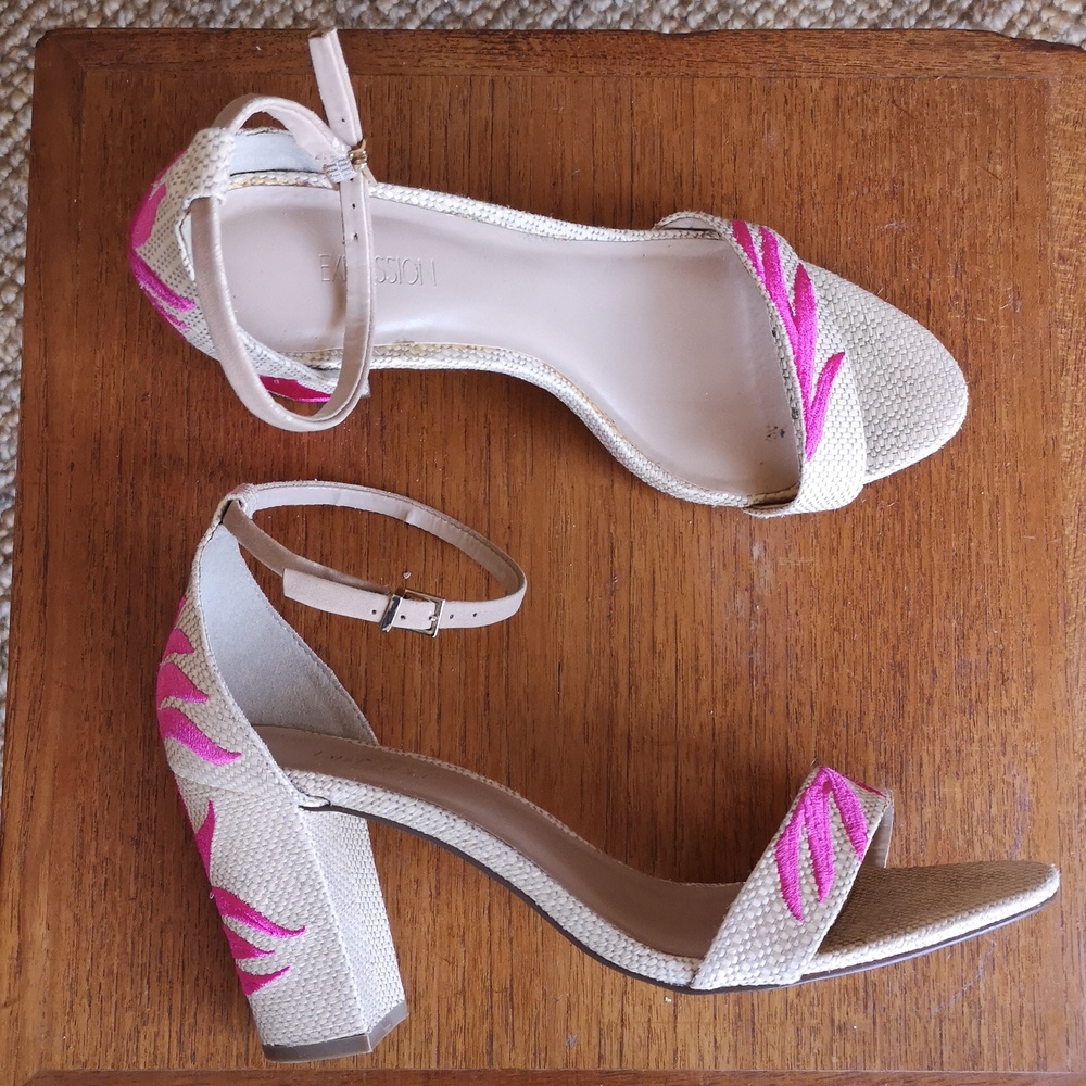 Expression heeled sandals
